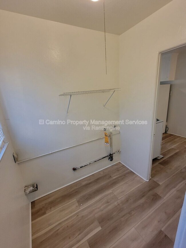 Foto del edificio - 5756 Pickering Ave