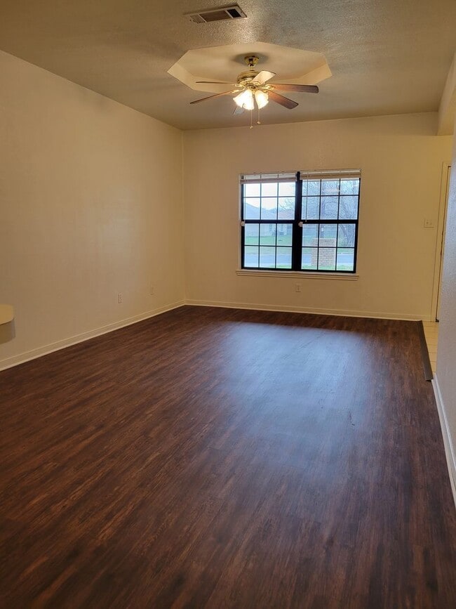 Building Photo - HUGE 2 BEDROOM DUPLEX IN HARKER HEIGHTS!