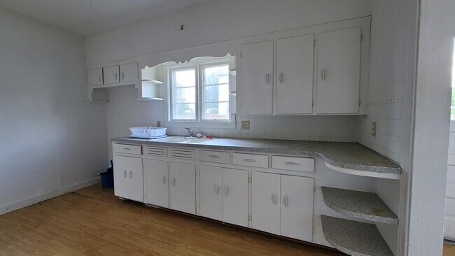 Building Photo - 628 S Rockhill Ave