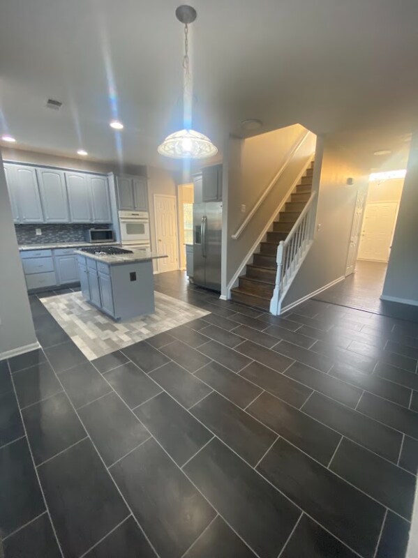 Building Photo - 6765 Sutton Oaks Way