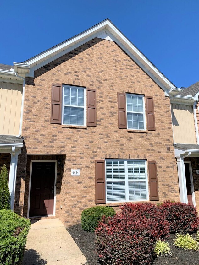 Primary Photo - Two bedroom townhome for rent!