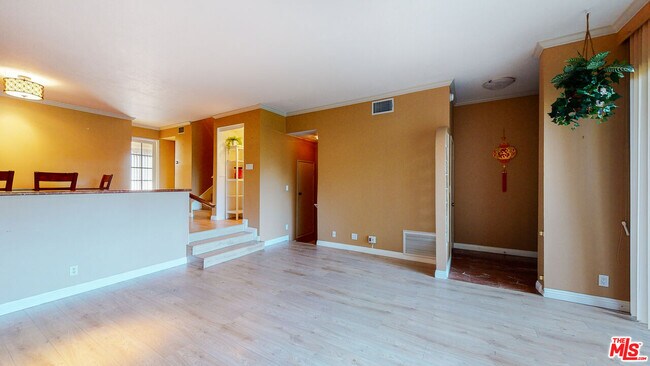 Foto del edificio - 21821 Burbank Blvd