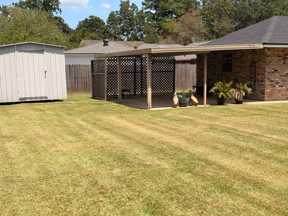 Building Photo - 347 Corby Dr