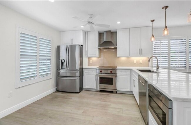 Building Photo - 833 Meadowland Dr