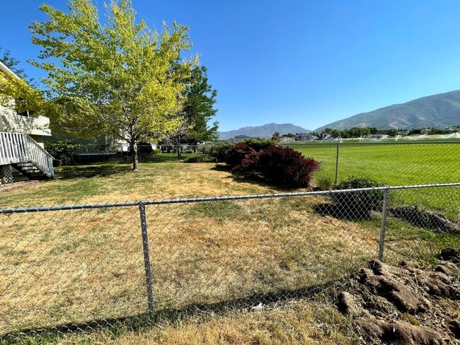 Building Photo - Great 4 Bed/3 Bath home in Layton