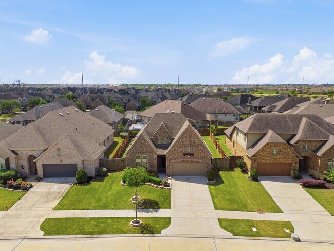 Foto del edificio - 22515 Bassett Hollow Ln