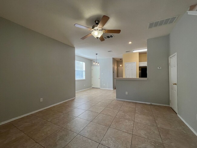 Building Photo - Great 3/2.5 Townhouse in Great Location