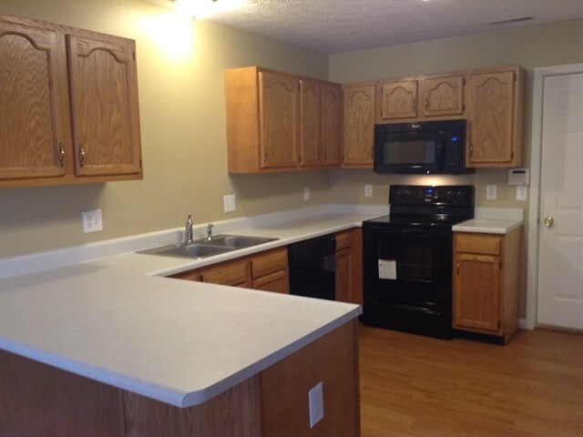 Building Photo - 71 Meadowcrest Dr