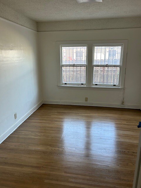 Foto del edificio - 1425 W 48th St