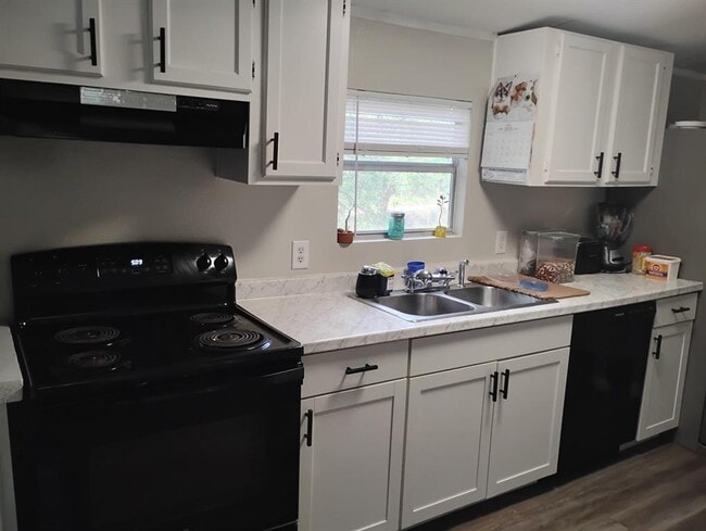Building Photo - 750 Oak Meadows