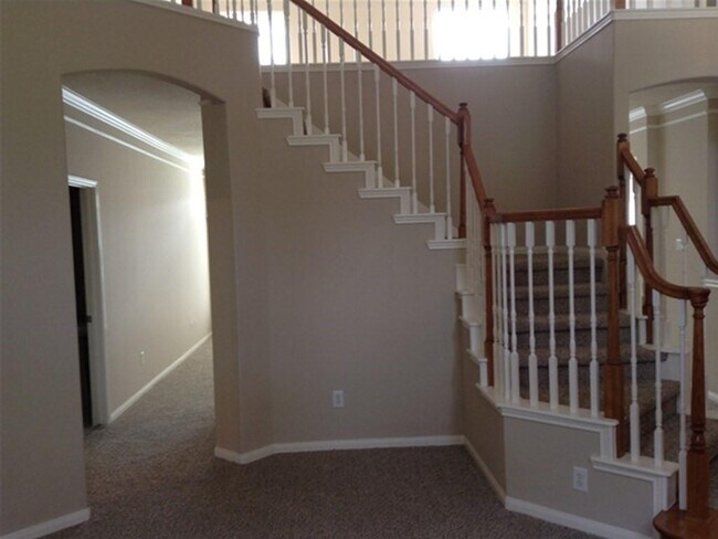 Foto del edificio - 12903 Ridge Bank Ln