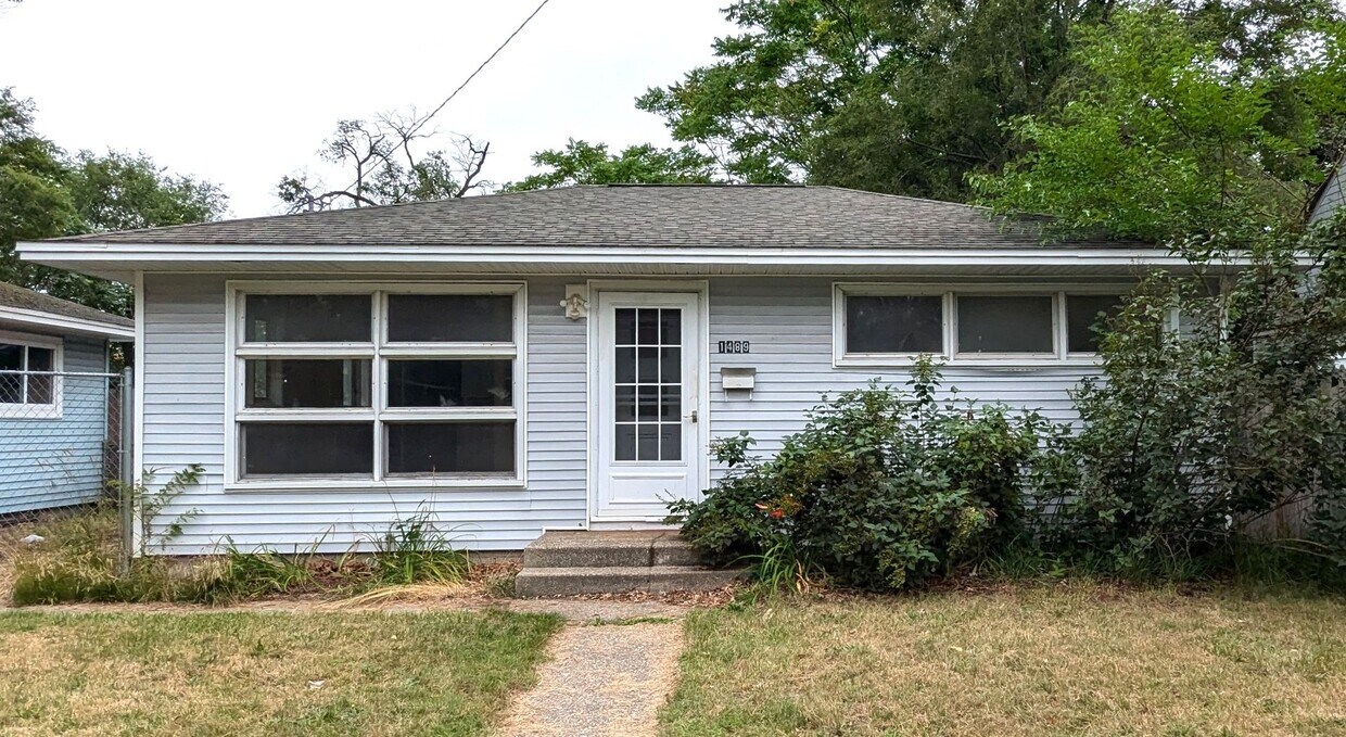 Primary Photo - 1489 Kingsley- 2 bedroom house