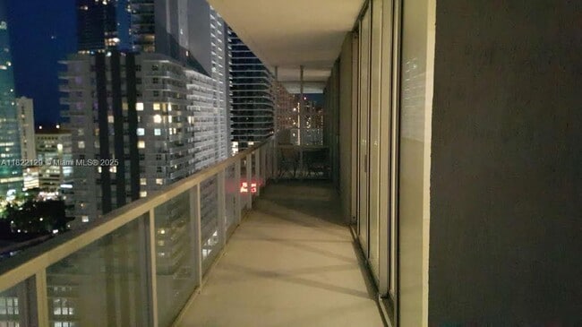 Building Photo - 1111 SW 1st Ave