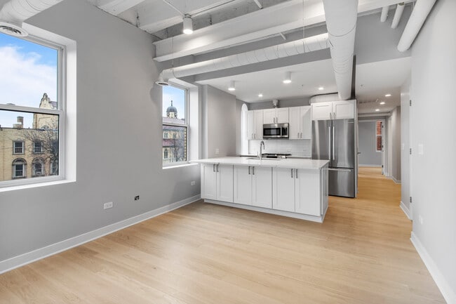 Building Photo - 4637 N Ashland Ave