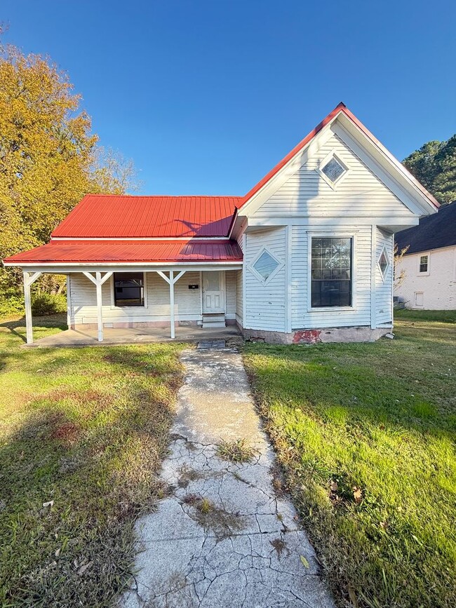 Building Photo - 2-Bedroom, 1-Bath Home in a Prime Martin L...