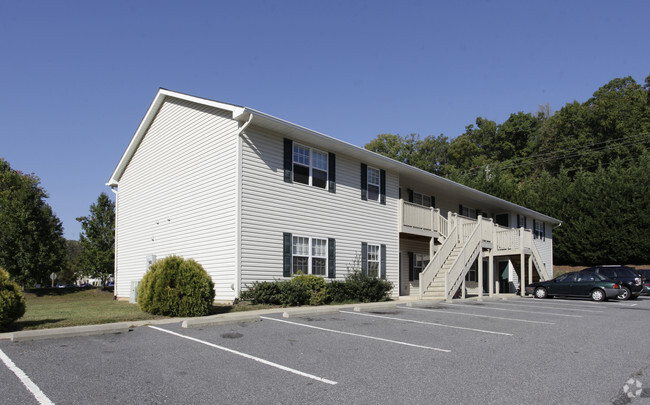 Área de estacionamiento - Creekside at Asheville