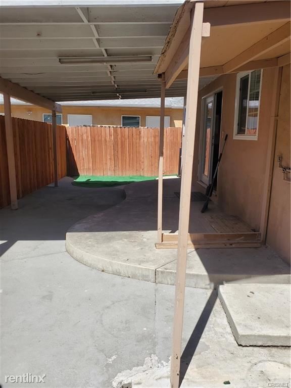 Building Photo - 3 br, 2 bath House - 18308 Saticoy St