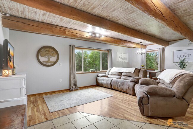 Foto del edificio - Fantastic 4 bedroom home with an additiona...
