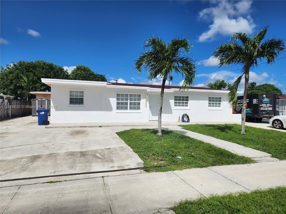 Primary Photo - 5431 NW 178th Terrace
