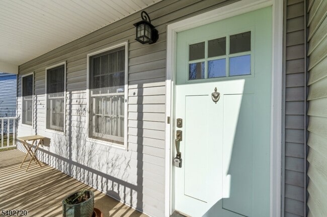 Foto del edificio - 6 Hoagland Ct