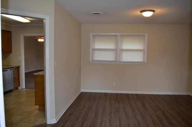 Building Photo - 221 Merrymont Dr