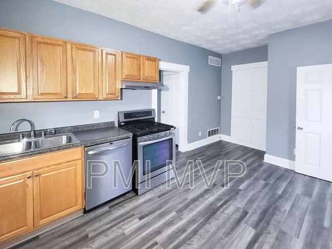 Building Photo - 2564 Deming Ave