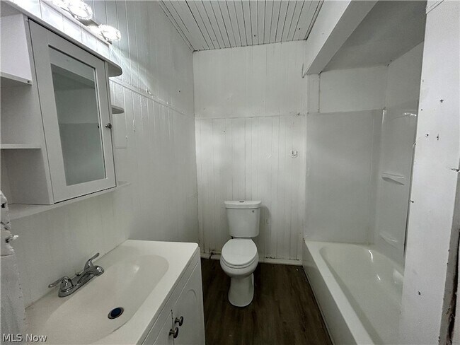 Foto del edificio - 3654 E 53rd St