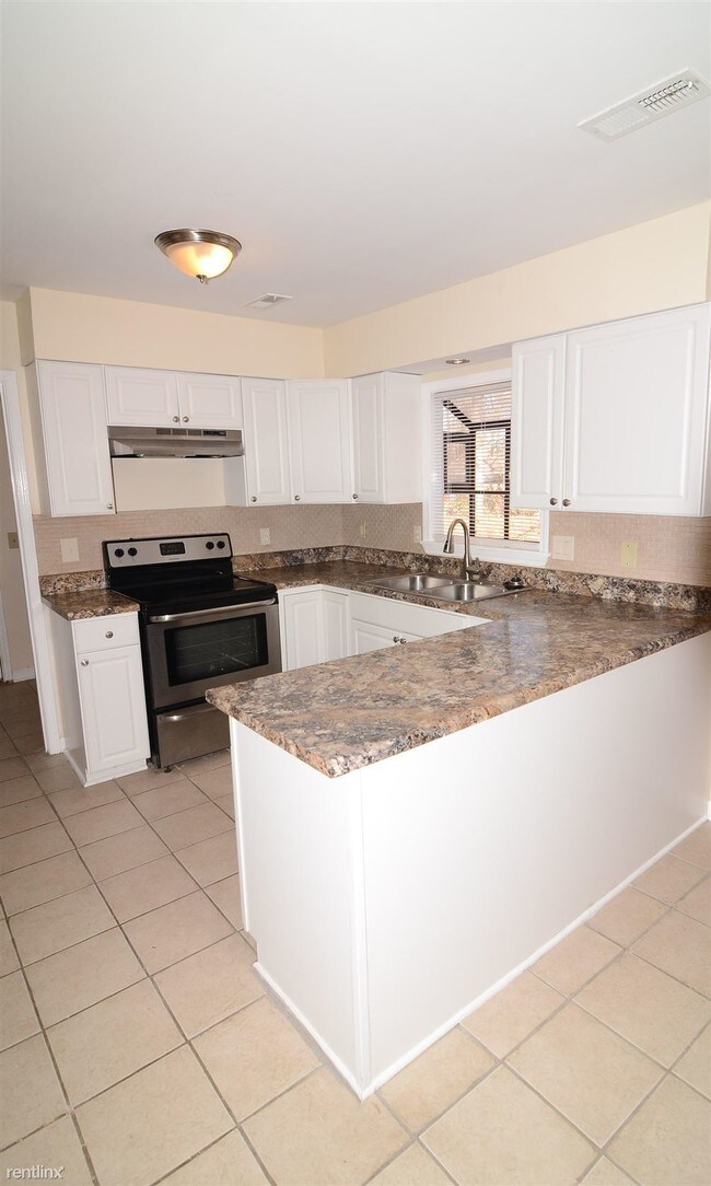 Foto del edificio - 4 br, 2.5 bath House - 150 Oak Street