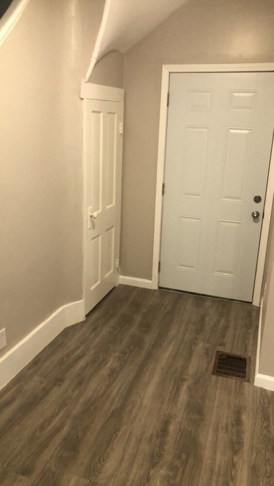 Foto del edificio - 921 Kent Ln S
