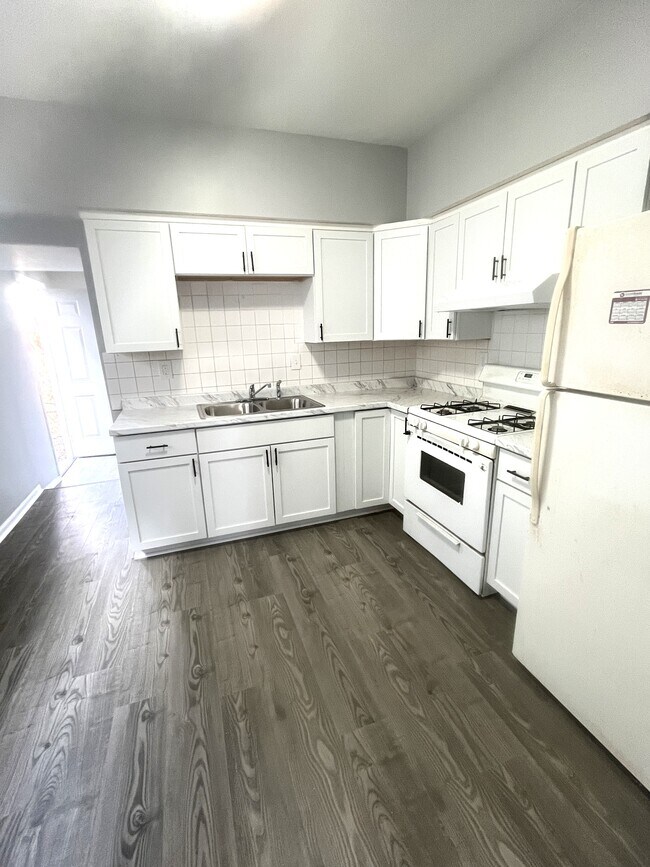 Foto del edificio - 704 W 18th St