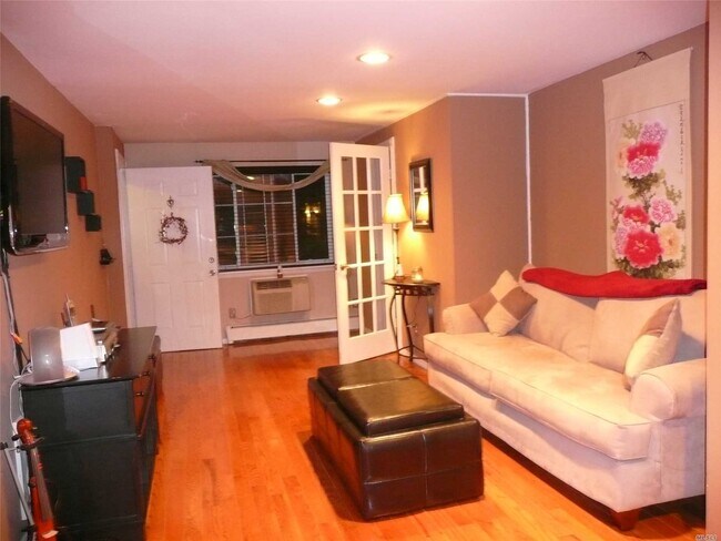 Building Photo - 152 Jervis Ave