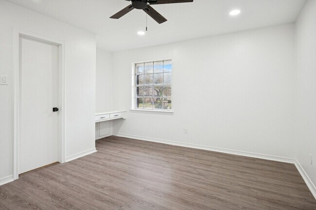 Foto del edificio - 7626 Dentcrest Dr