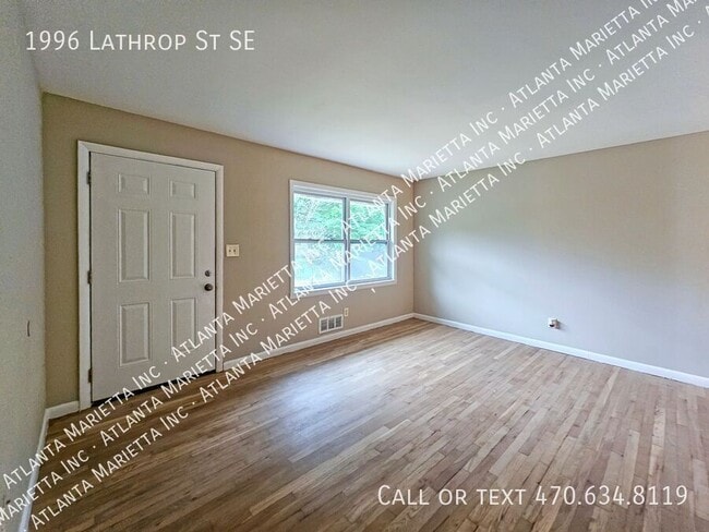Building Photo - 1996 Lathrop St SE