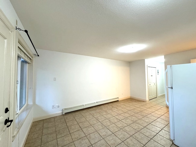 Building Photo - 14868 72 Av