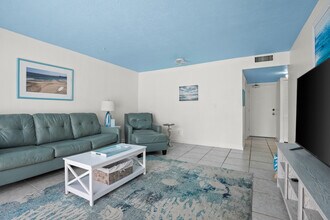 Building Photo - 223 Columbia Dr