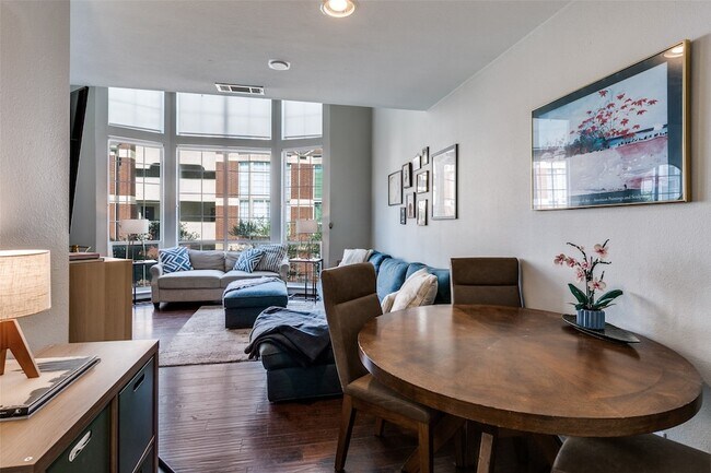 Foto del edificio - 3100 Cole Ave