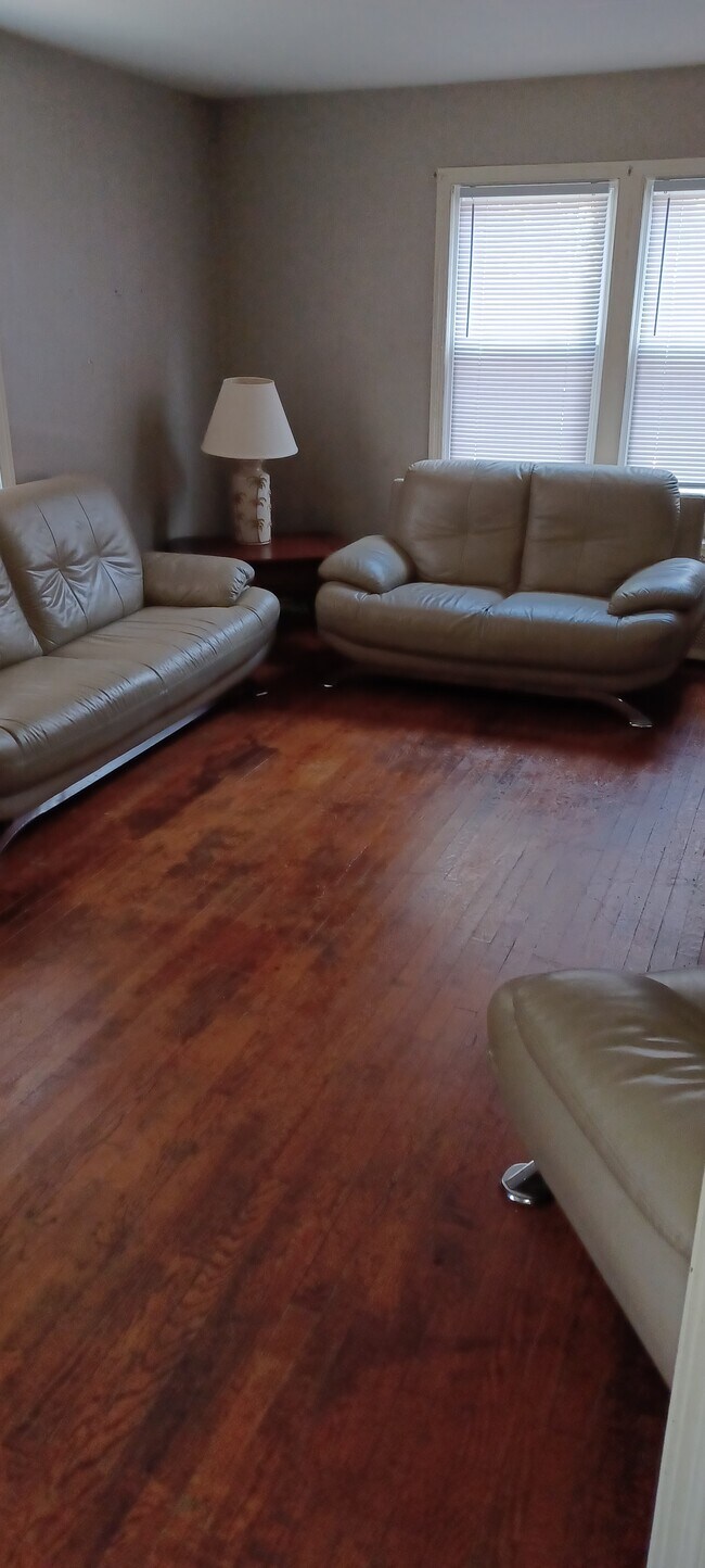 Foto del edificio - 50 Orton Ave