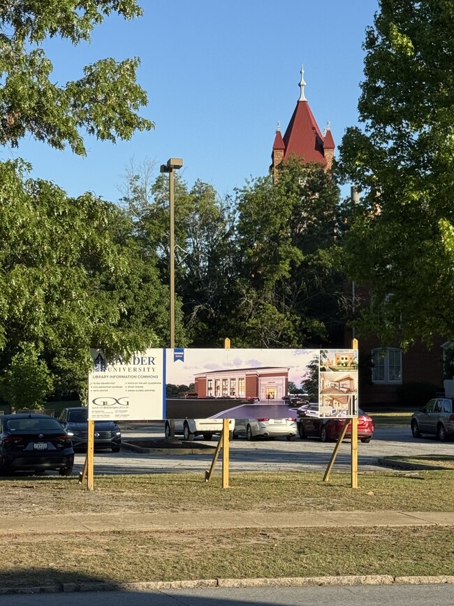 Building Photo - 403 Durst Ave W