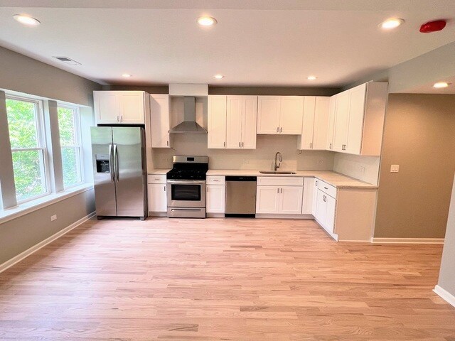 Building Photo - 5723 W Irving Park Rd