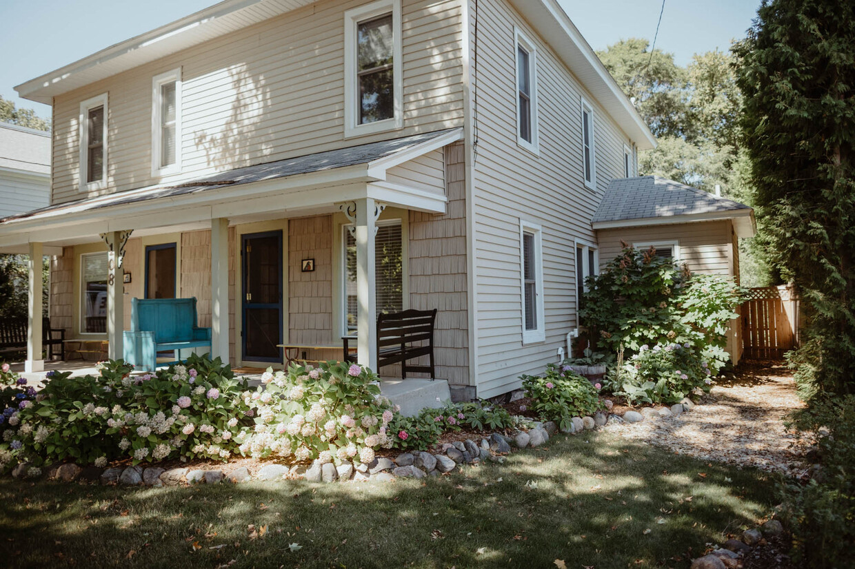 Primary Photo - 108 W 6th St