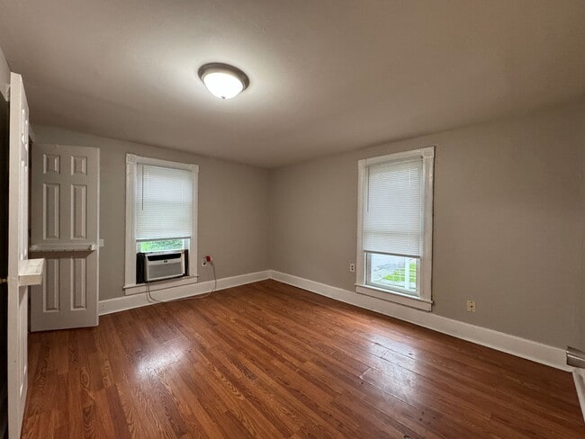 Building Photo - 339 5th St