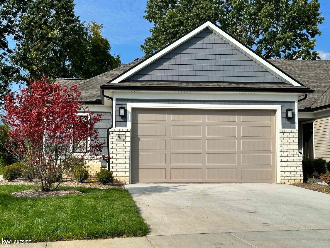 Foto principal - 5670 Lakeway Dr
