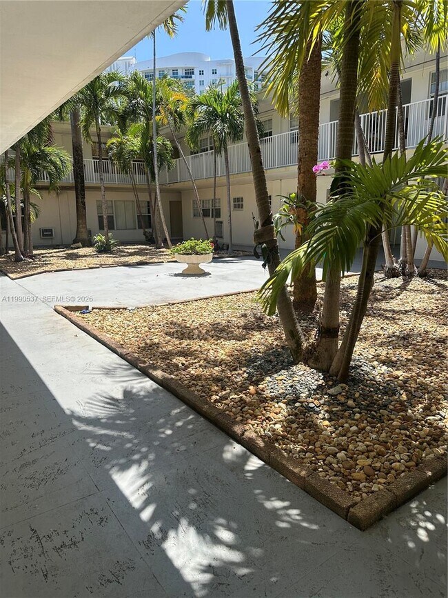 Foto del edificio - 7920 East Dr