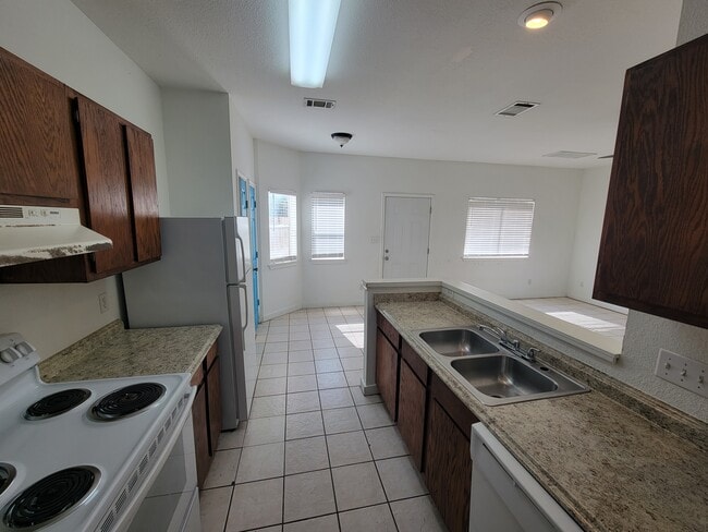 Building Photo - 843 Sagewood Trail