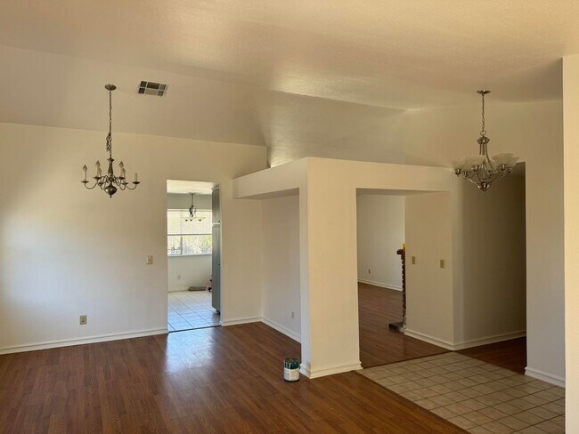 Foto del edificio - 193 Riverbank Ln