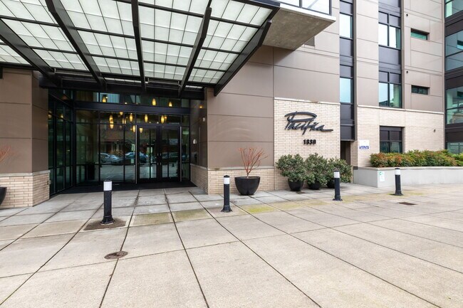 Foto del edificio - 1830 NW Riverscape St