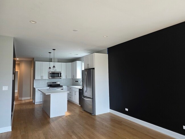 Foto del edificio - 3745 S Lake Park Ave