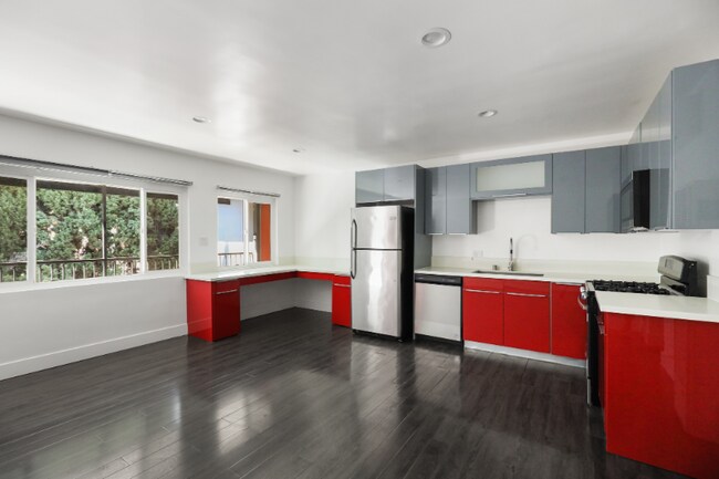 Building Photo - 1321 W 36th Pl