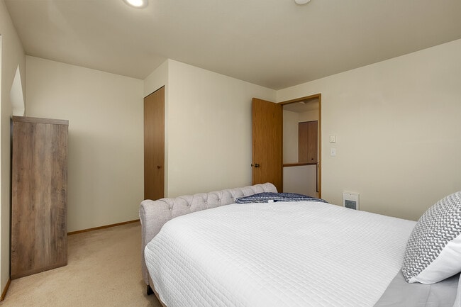 dormitorio principal - 9910 Trident Ln NW