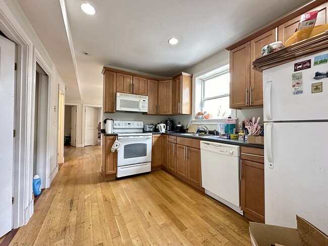 22 Saint Alphonsus St, Boston, MA 02120 - Apartments in Boston, MA ...